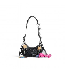 Women's Le Cagole Shoulder Bag Xs With Charms in Black