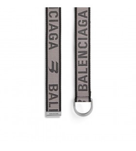 Homens do Anel D o Cinto de segurança no Cinza