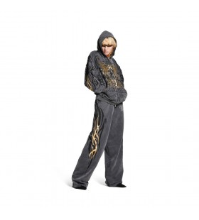 Bhfear Tacky Óir Zip-suas Hoodie Rialta Oiriúnach i Dubh