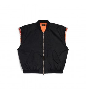 الرجال بلا أكمام الانتحاري في الأسود