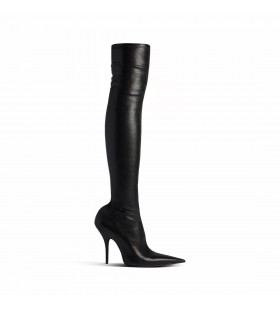 Les femmes de l'Avenue de Démarrage en Noir